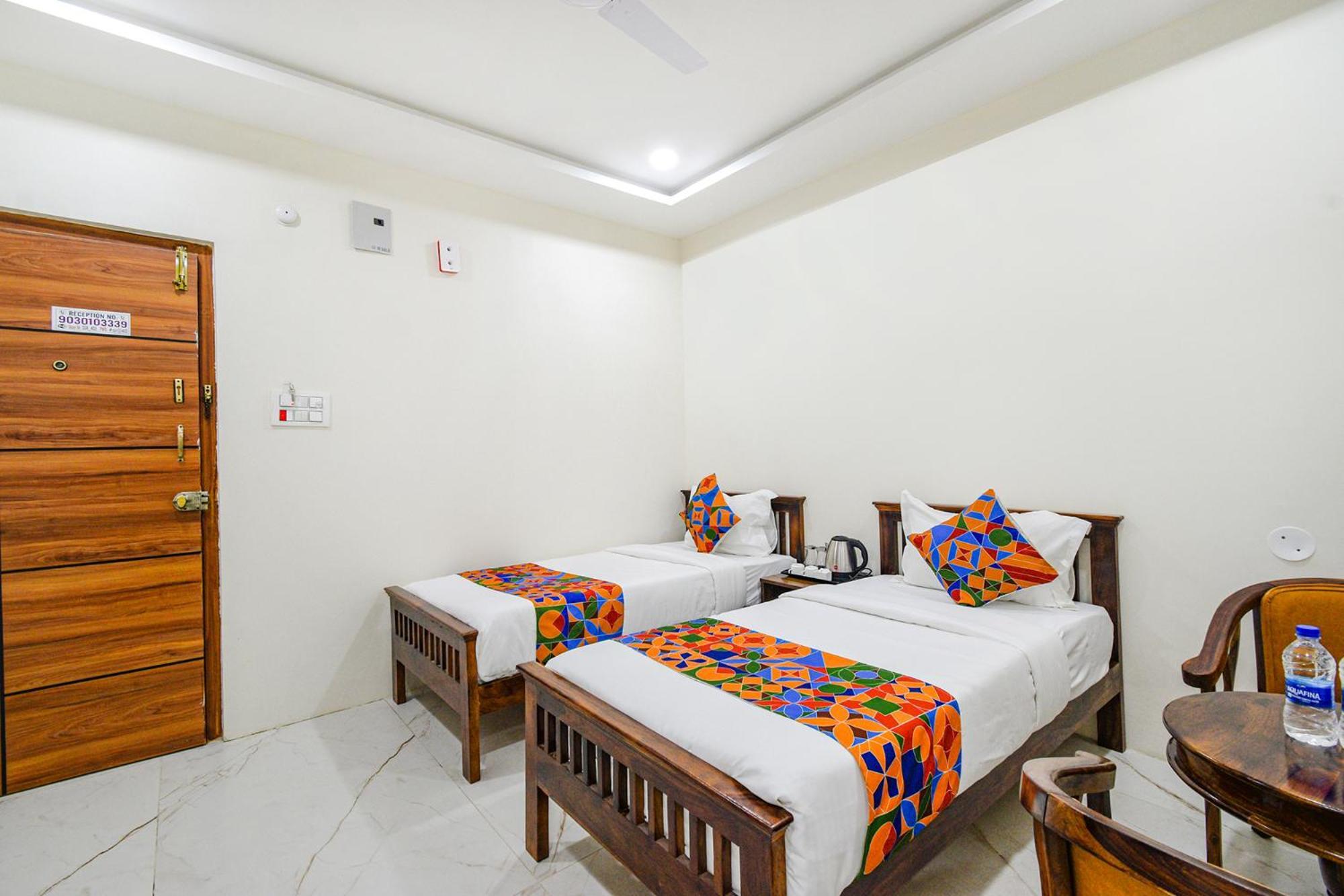 Fabhotel Ssr Ikon Suites - Nr Hyderabad Central University, Kondapur 外观 照片