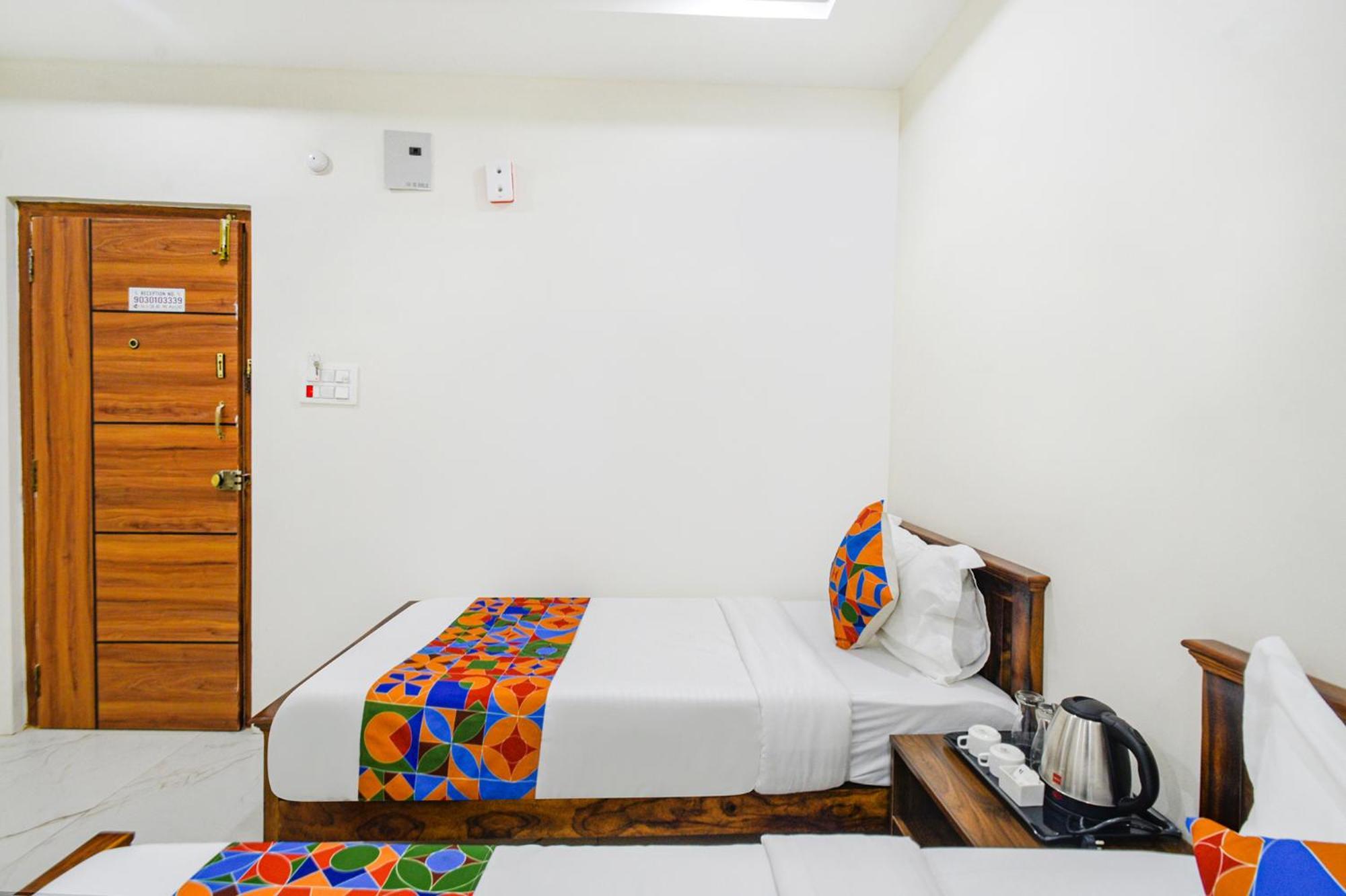 Fabhotel Ssr Ikon Suites - Nr Hyderabad Central University, Kondapur 外观 照片