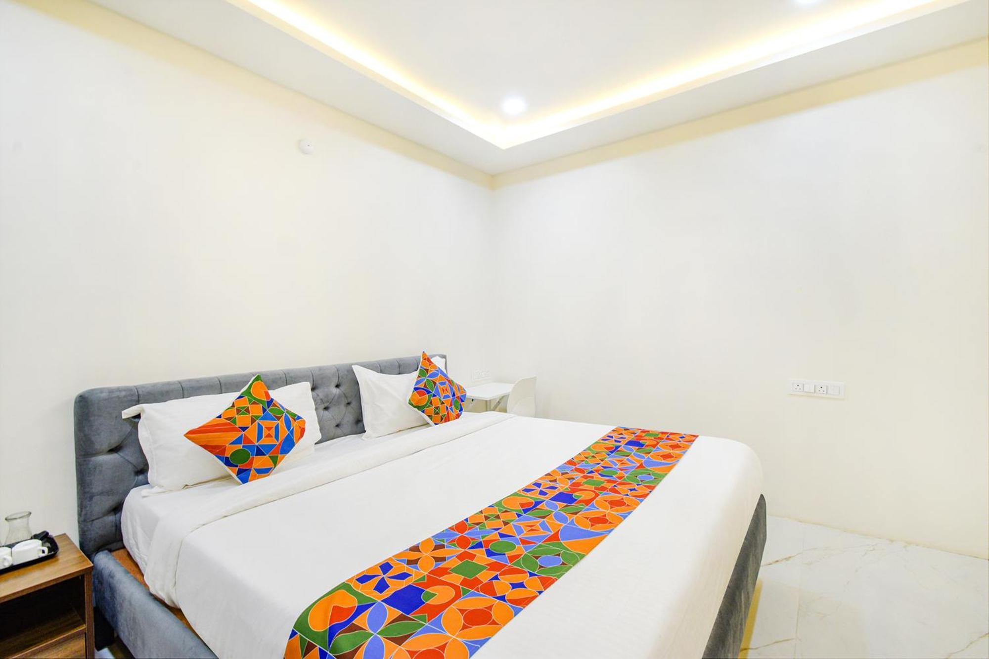Fabhotel Ssr Ikon Suites - Nr Hyderabad Central University, Kondapur 外观 照片