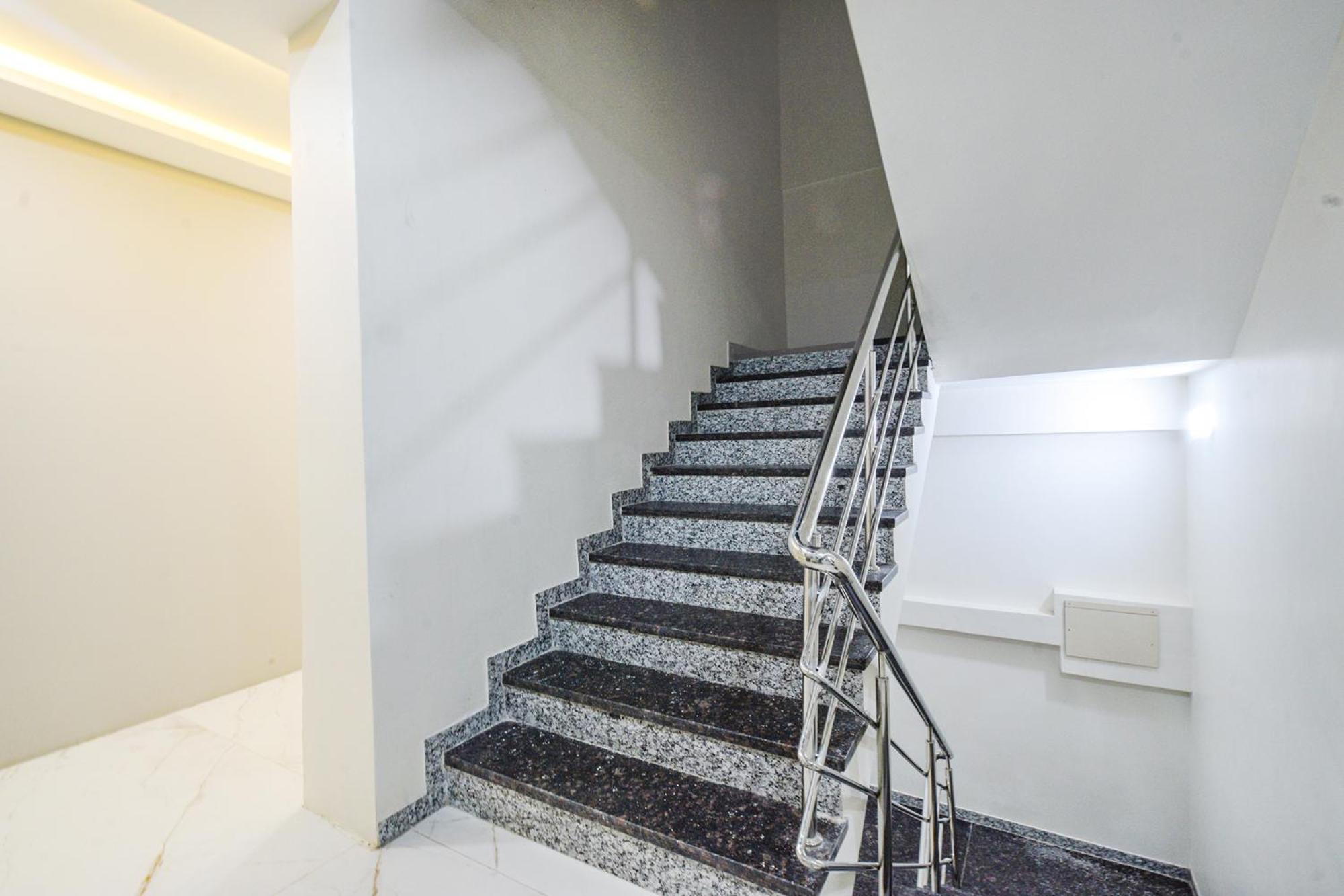 Fabhotel Ssr Ikon Suites - Nr Hyderabad Central University, Kondapur 外观 照片