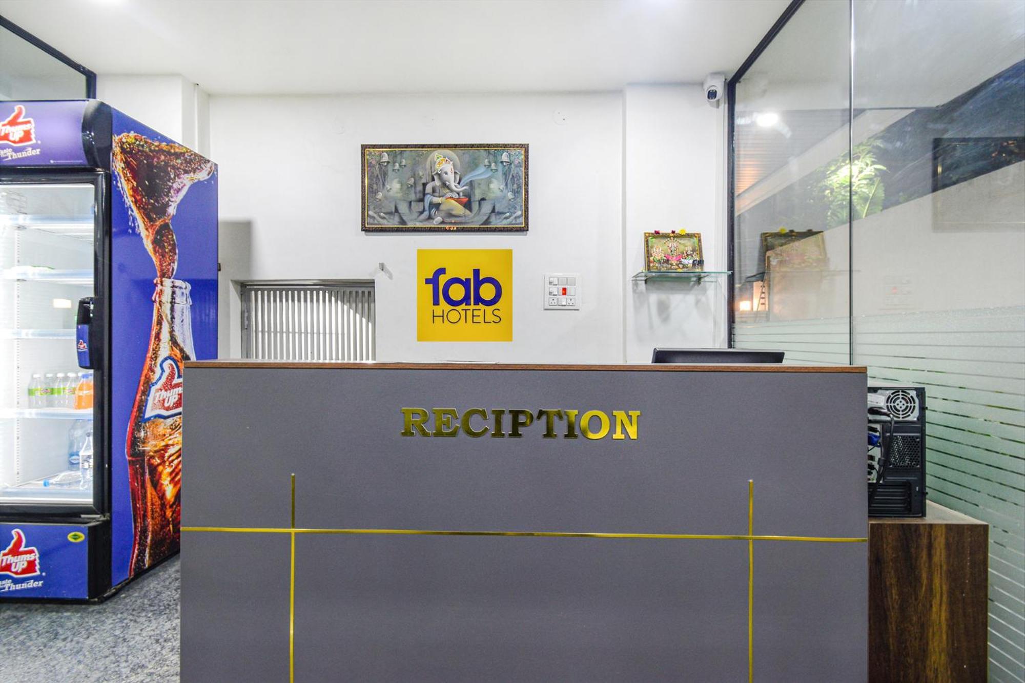 Fabhotel Ssr Ikon Suites - Nr Hyderabad Central University, Kondapur 外观 照片