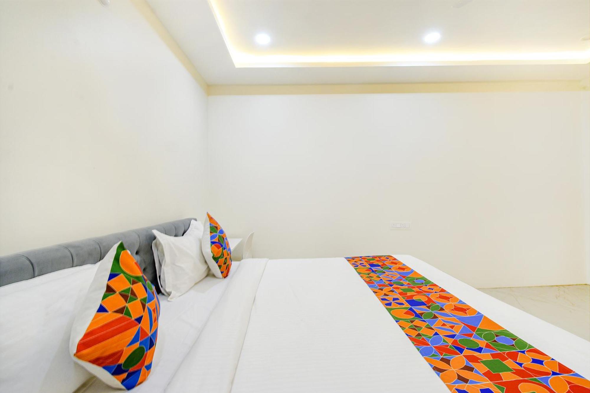 Fabhotel Ssr Ikon Suites - Nr Hyderabad Central University, Kondapur 外观 照片