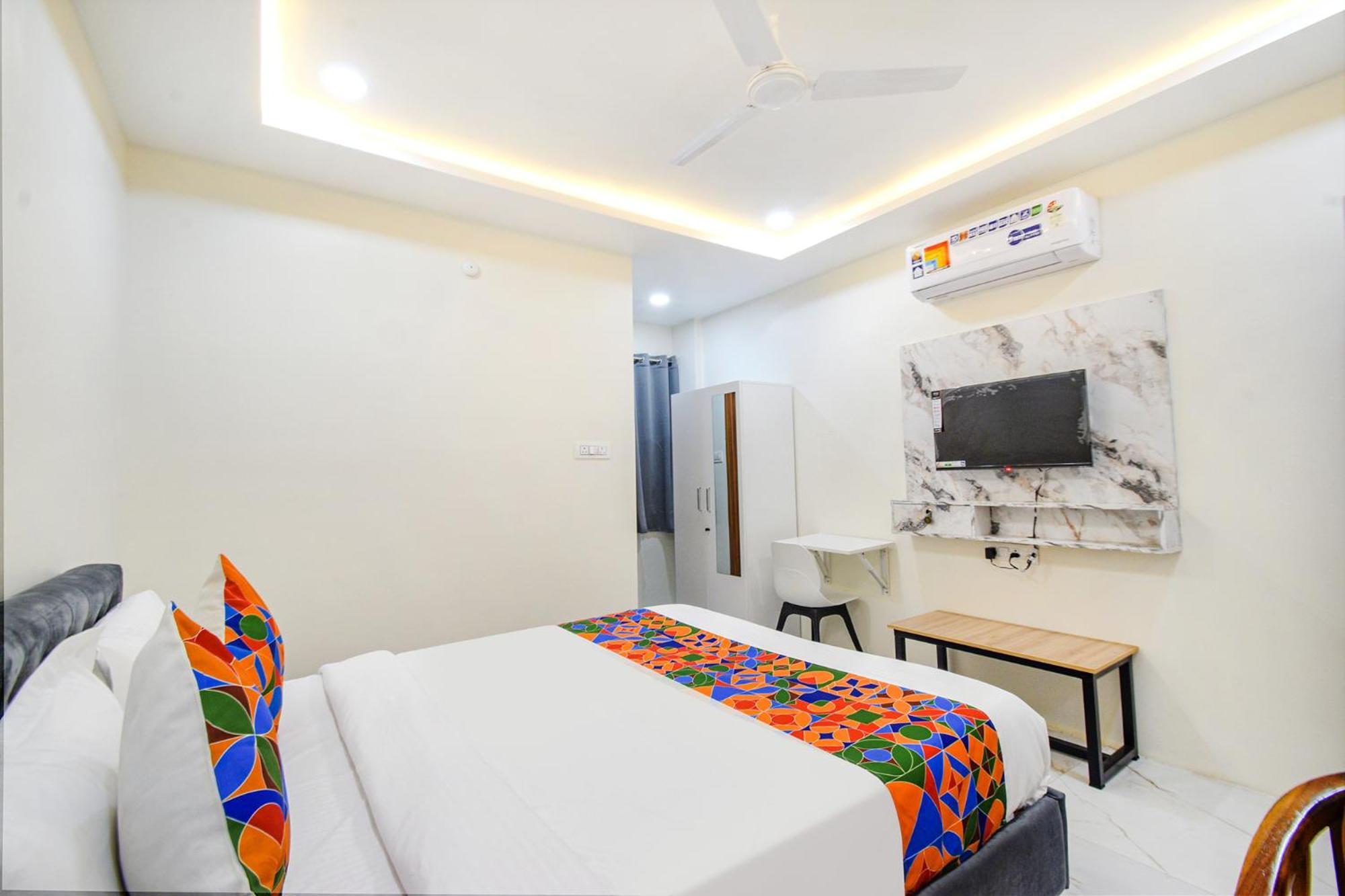 Fabhotel Ssr Ikon Suites - Nr Hyderabad Central University, Kondapur 外观 照片