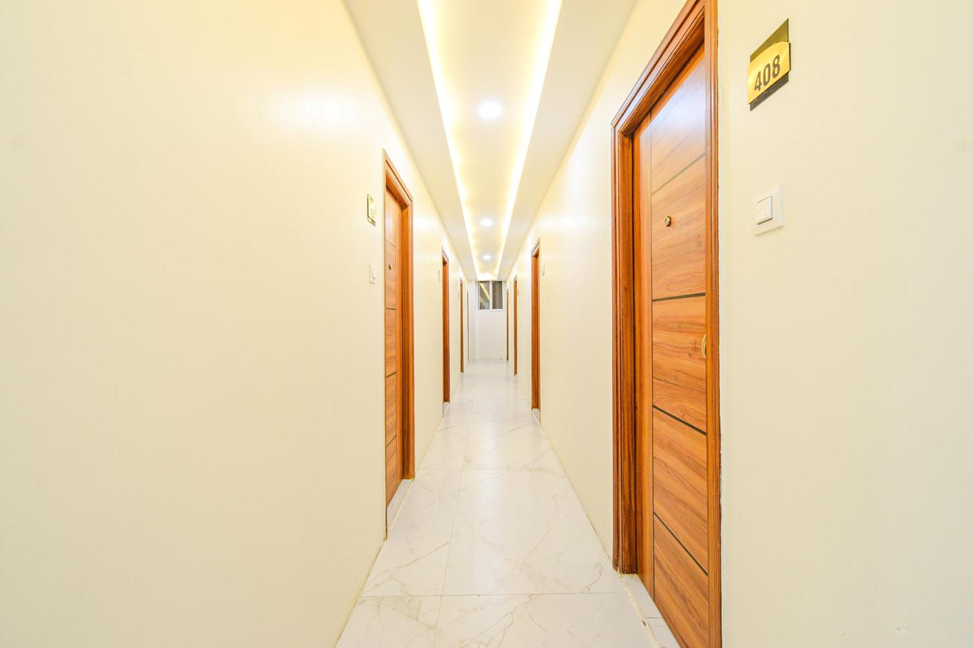 Fabhotel Ssr Ikon Suites - Nr Hyderabad Central University, Kondapur 外观 照片