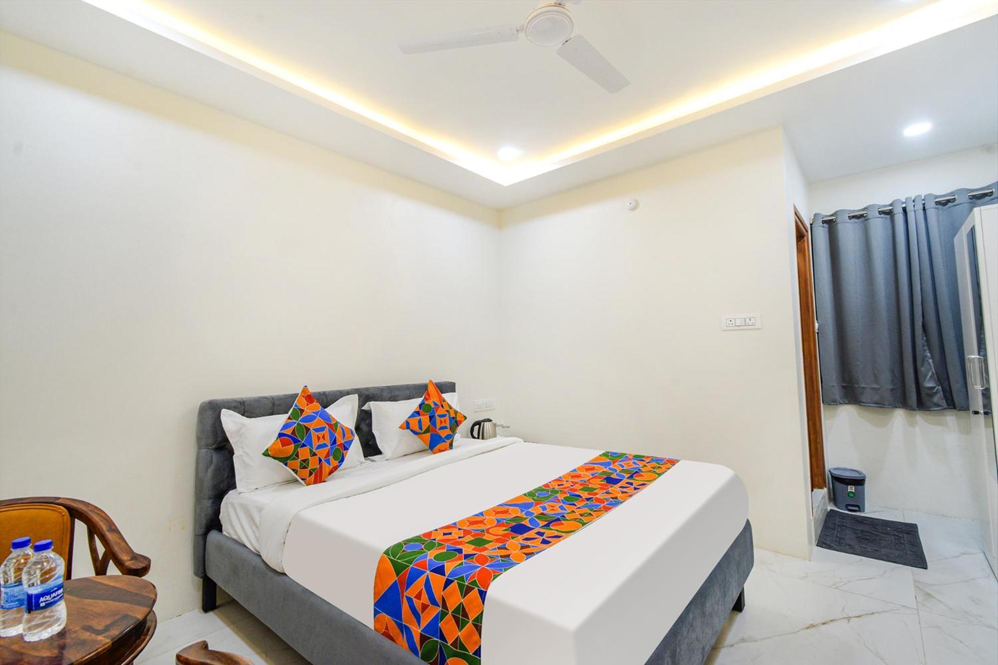 Fabhotel Ssr Ikon Suites - Nr Hyderabad Central University, Kondapur 外观 照片