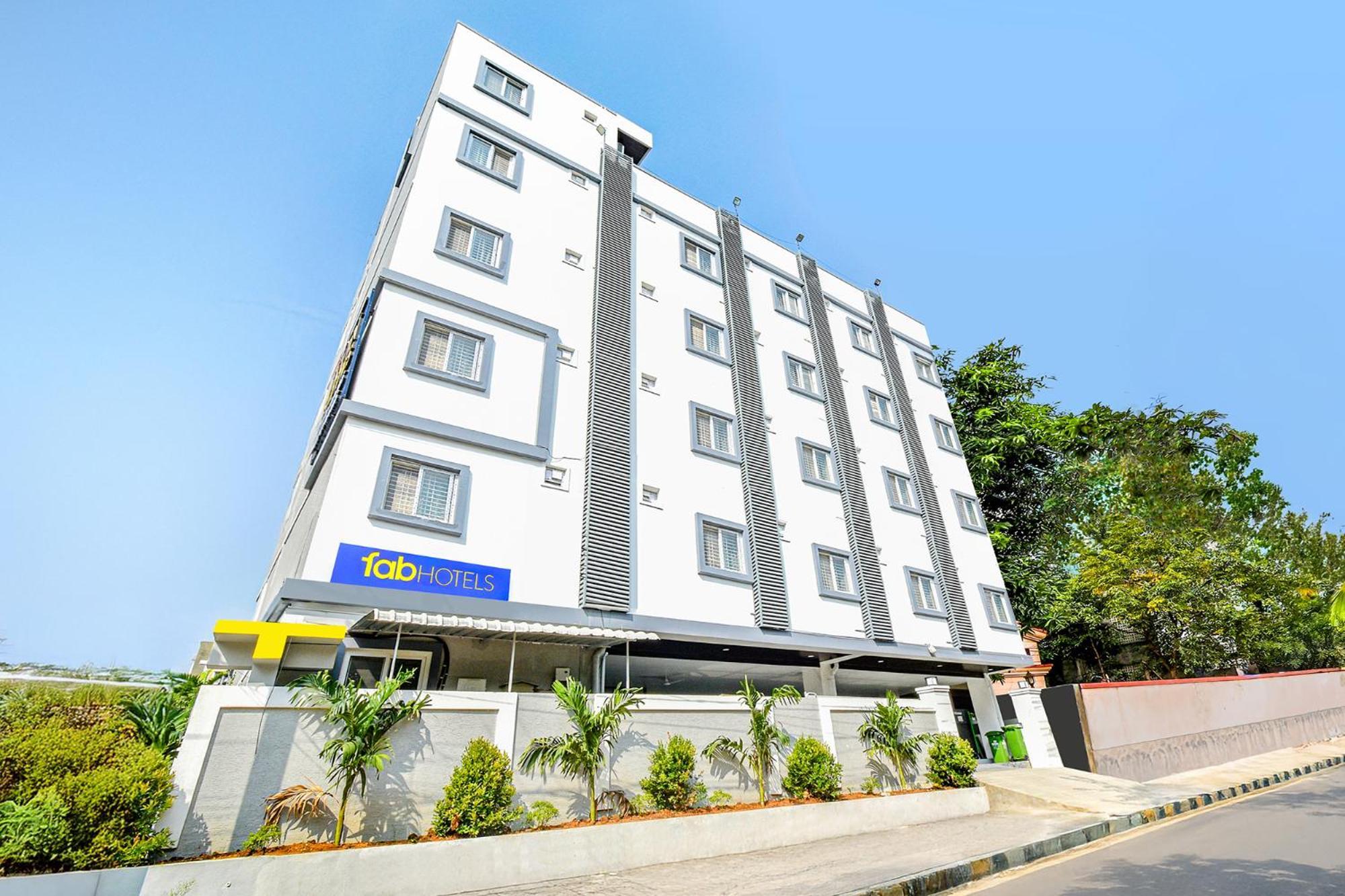 Fabhotel Ssr Ikon Suites - Nr Hyderabad Central University, Kondapur 外观 照片